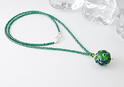 Green Wiggle Pendant Necklace
