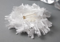 Fluffy White Flower Brooch alternative view 1